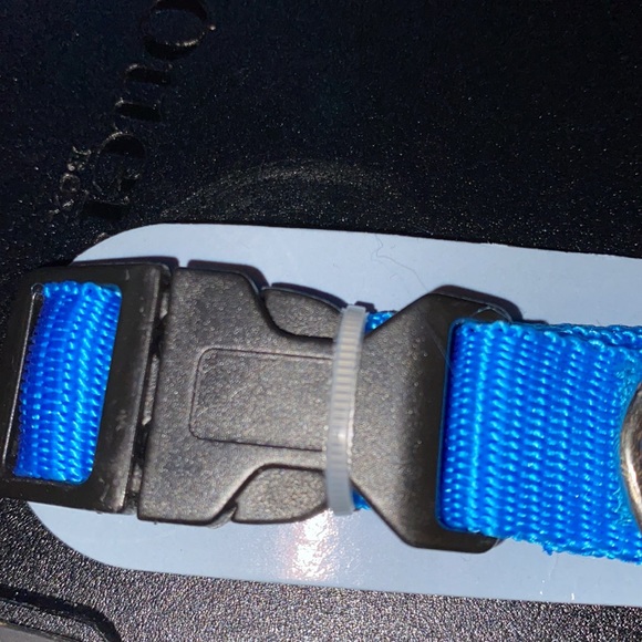 New medium dog collar adjustable fits neck size. 14” to 20” - Picture 4 of 8